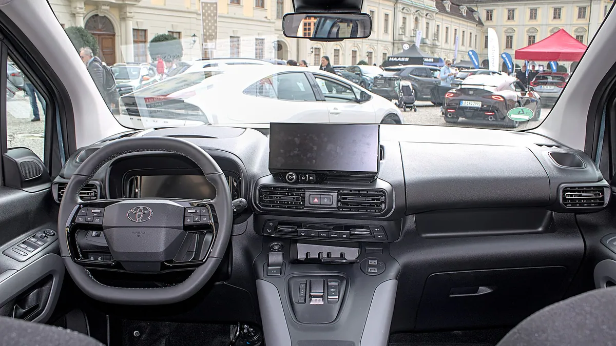 Toyota Proace City (2. nesil) iç tasarım